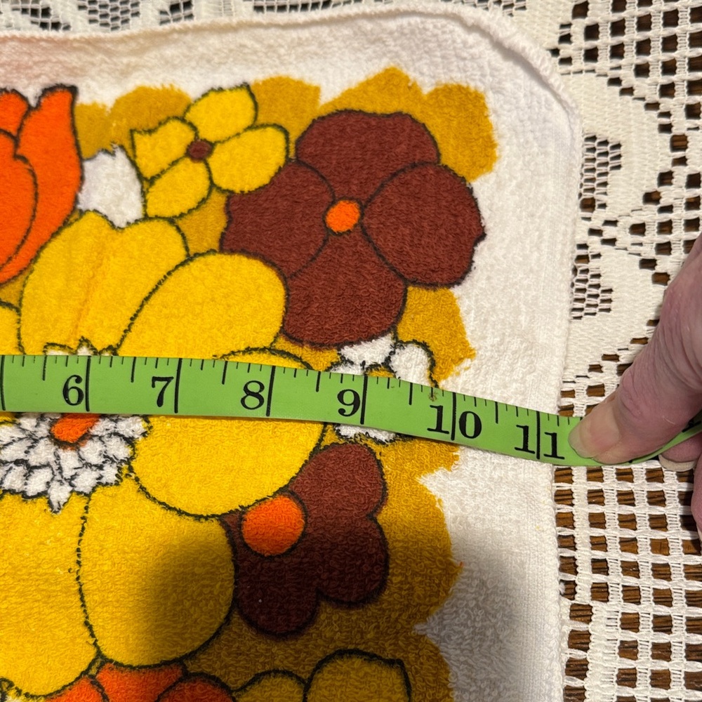 Retro Floral Bath and HandTowel - White, Orange, Yellow, Brown - Picture 13 of 16